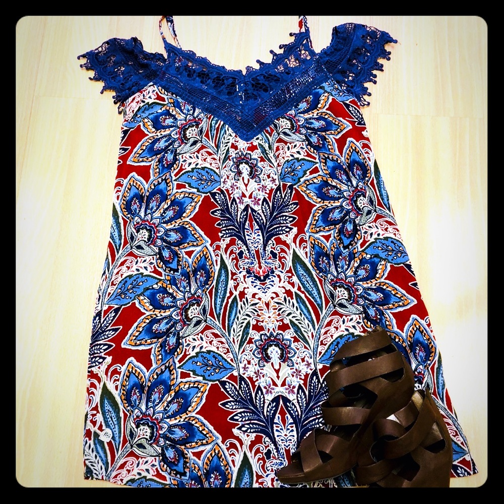 Cold-shoulder dress with crochet detailing